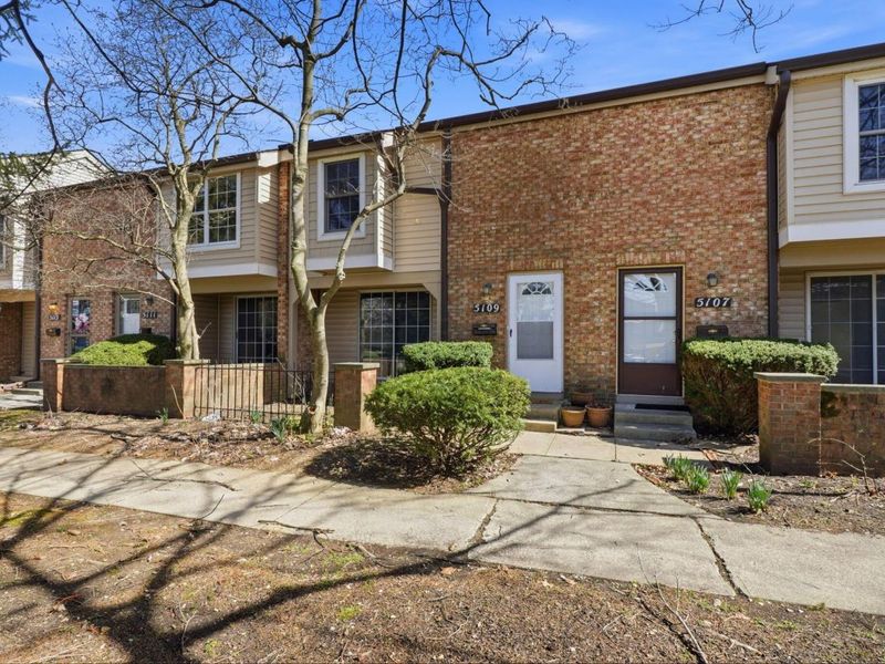 5109 Ranstead Court, Unit 9, Columbus, OH 43220 Photo 3