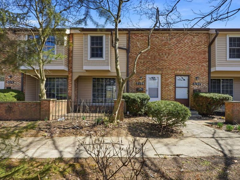 5109 Ranstead Court, Unit 9, Columbus, OH 43220 Photo 4