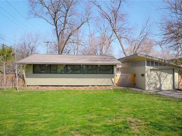 4504 W 78th Street, Prairie Village, KS 66208