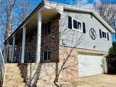6 Poplar Drive, Vienna, WV 26105