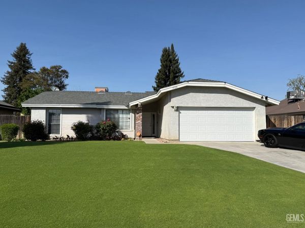3520 Snowflake Court, Bakersfield, CA 93309