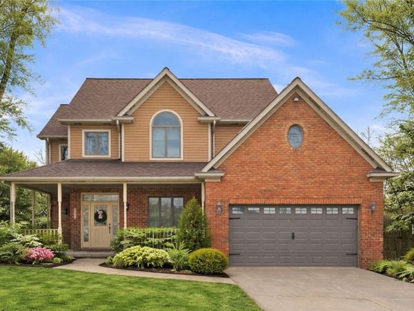 3110 Algonquin Trl, New Kensington, PA 15068