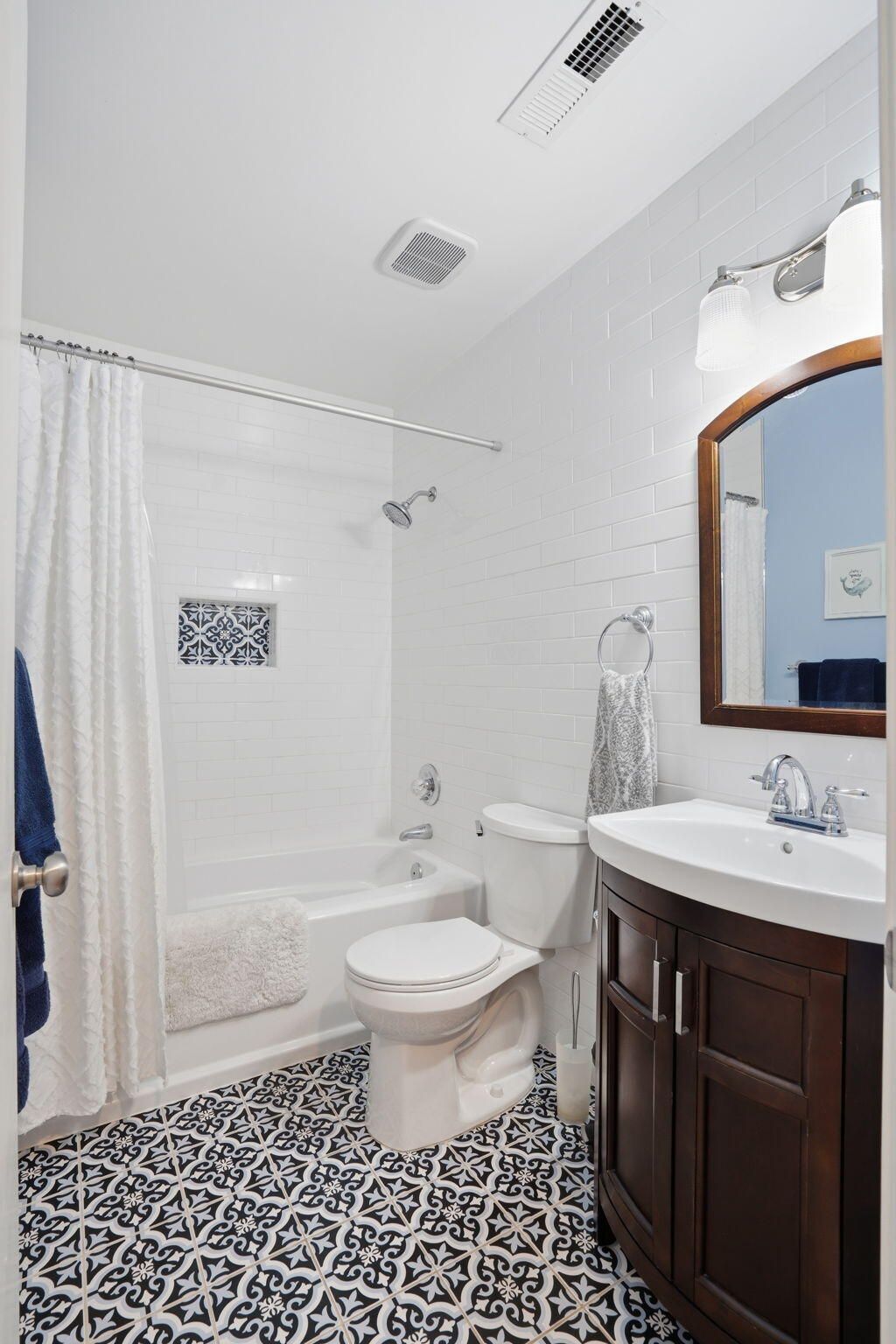 136 River Breeze Drive Photo 16