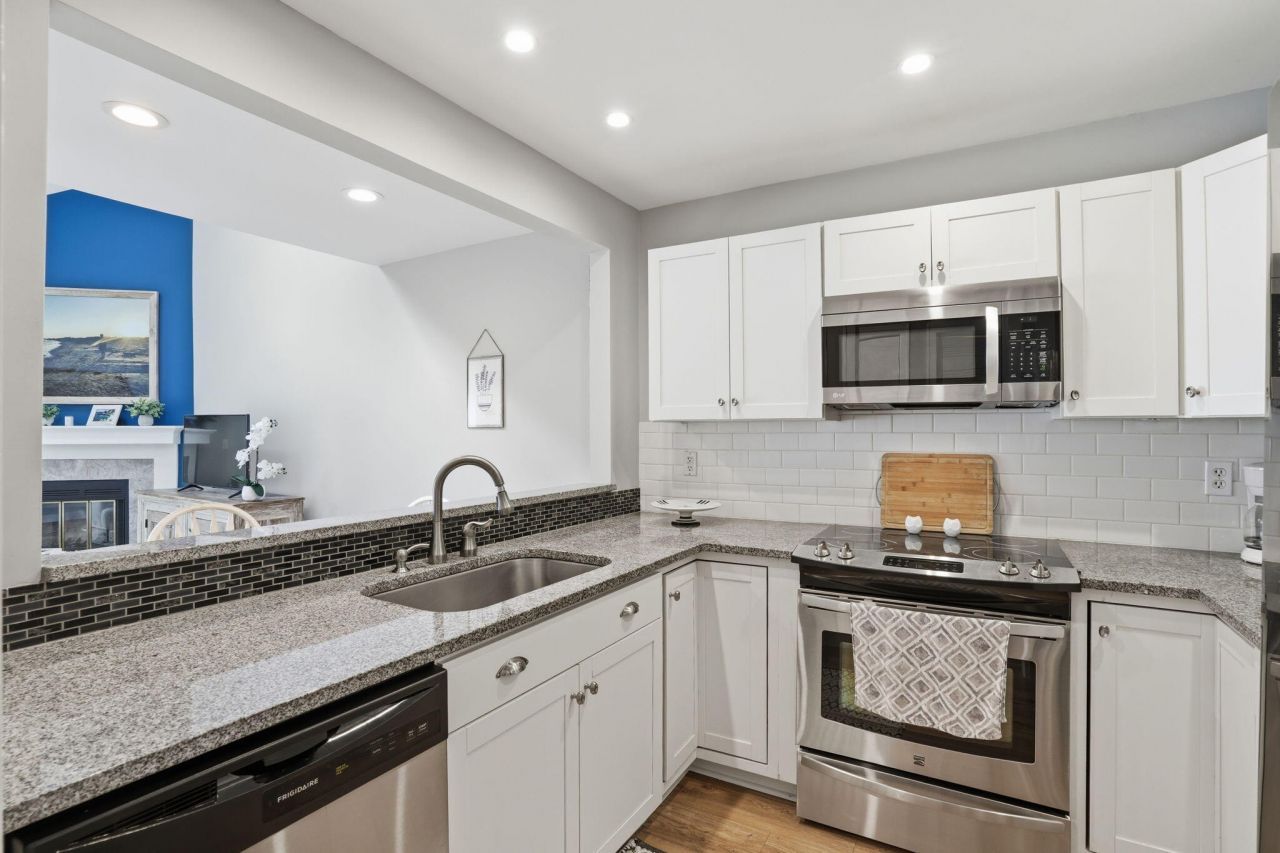 136 River Breeze Drive Photo 9