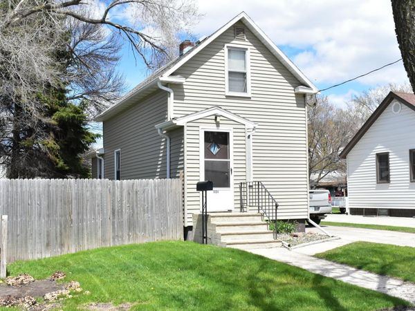 1404 2nd Avenue N, Moorhead, MN 56560