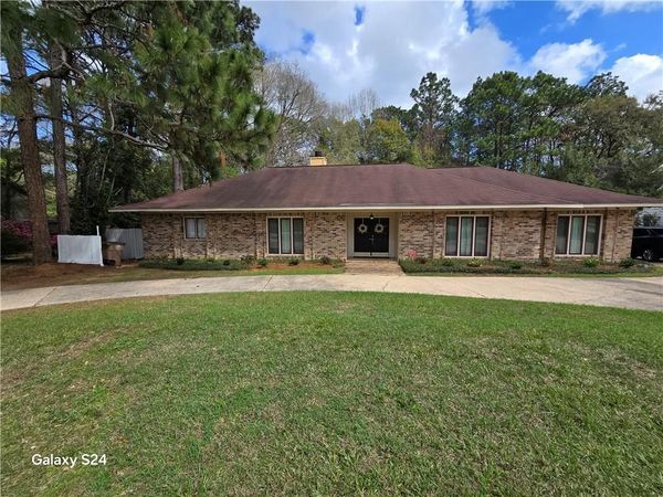 1429 Regency Oaks Drive E, Mobile, AL 36609