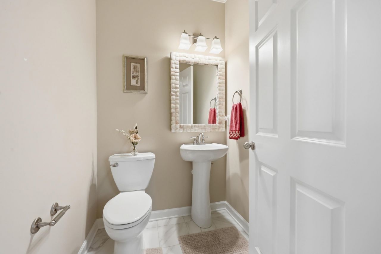 122 Oyster Bay Dr. Photo 11