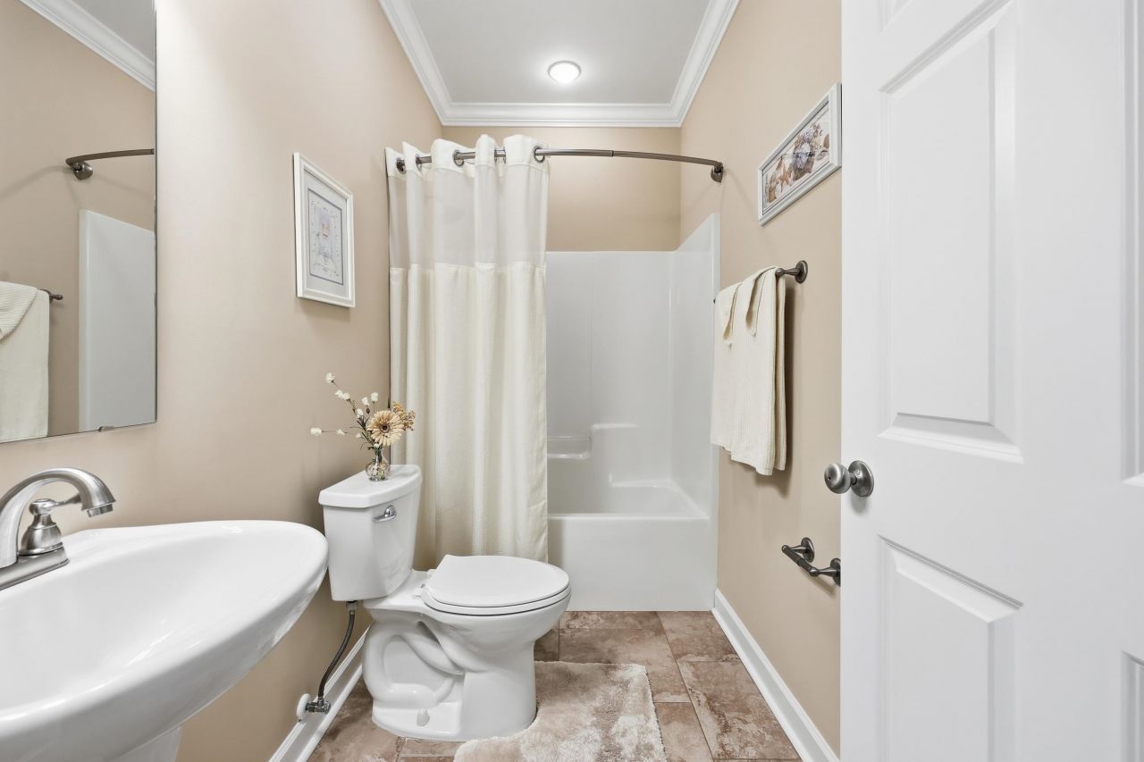 122 Oyster Bay Dr. Photo 12