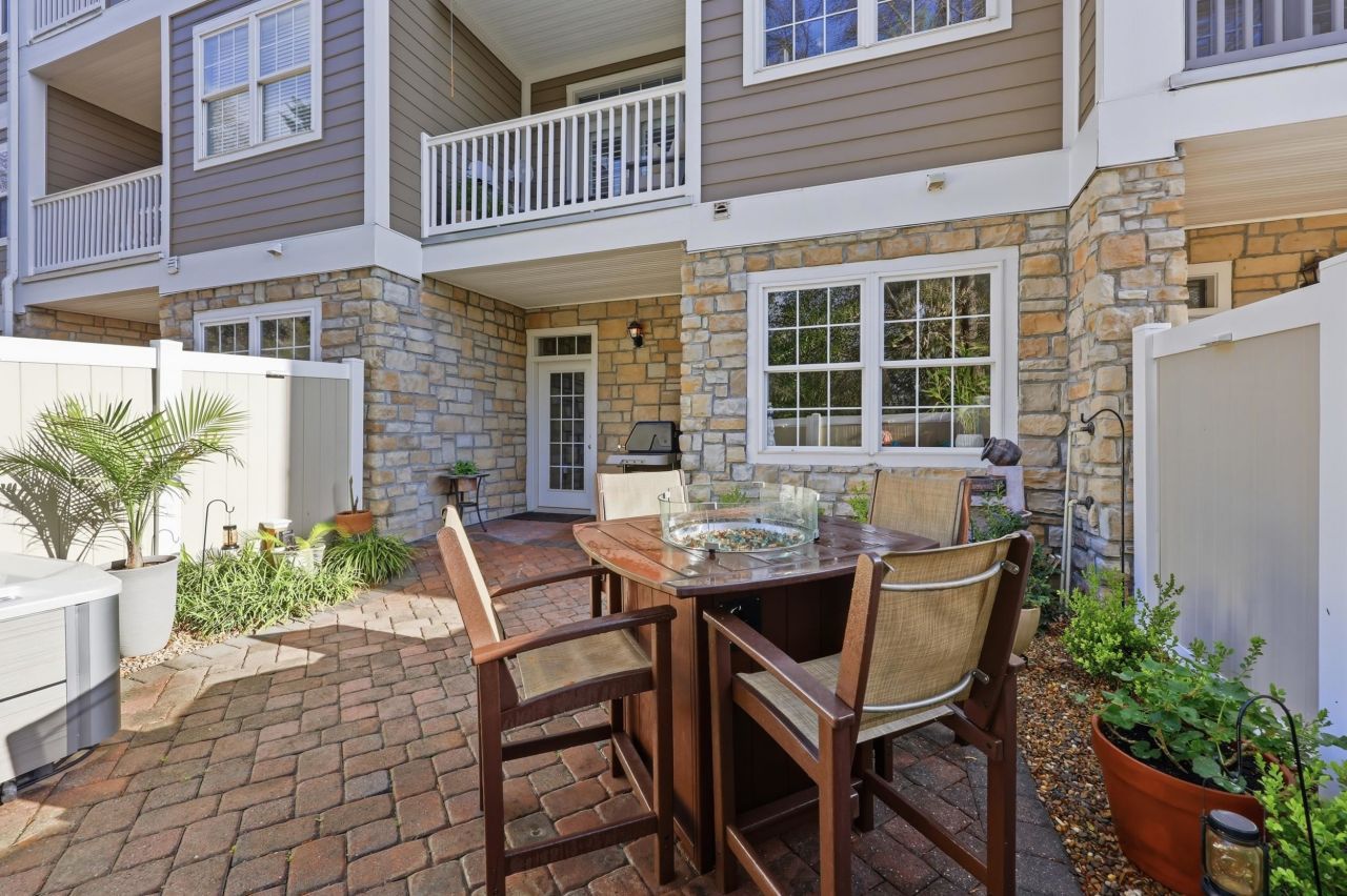 122 Oyster Bay Dr. Photo 14