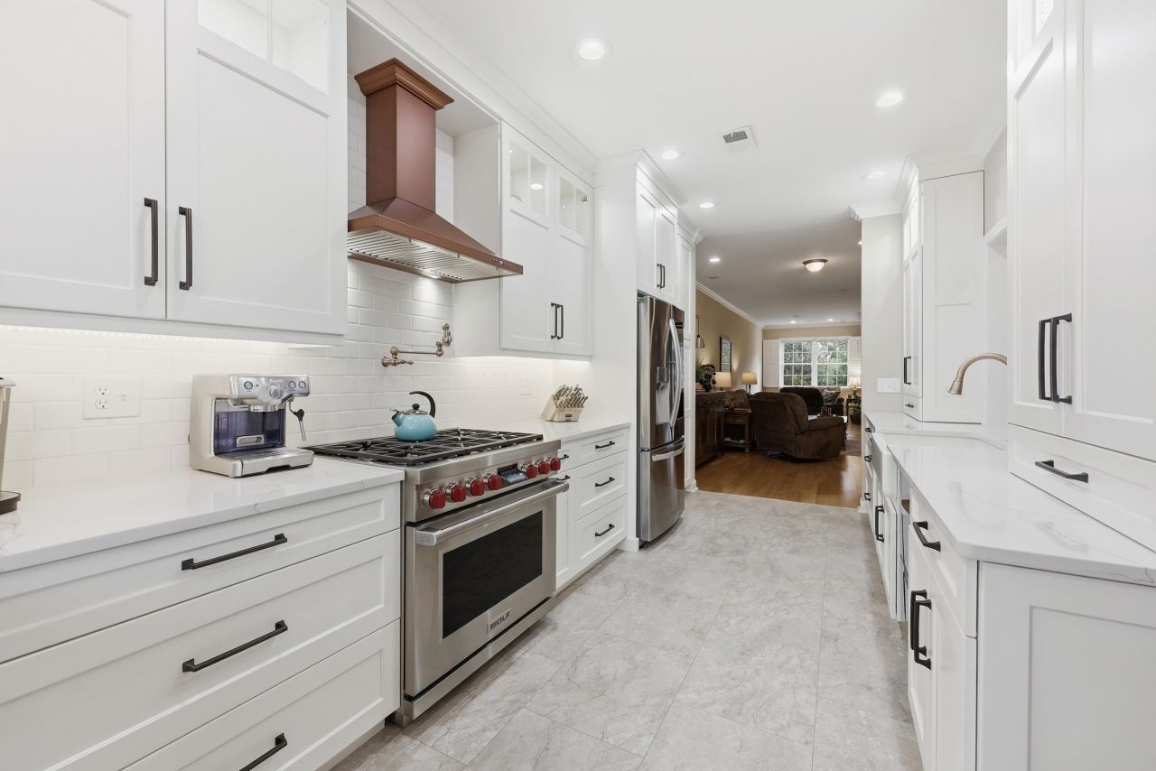 122 Oyster Bay Dr. Photo 21