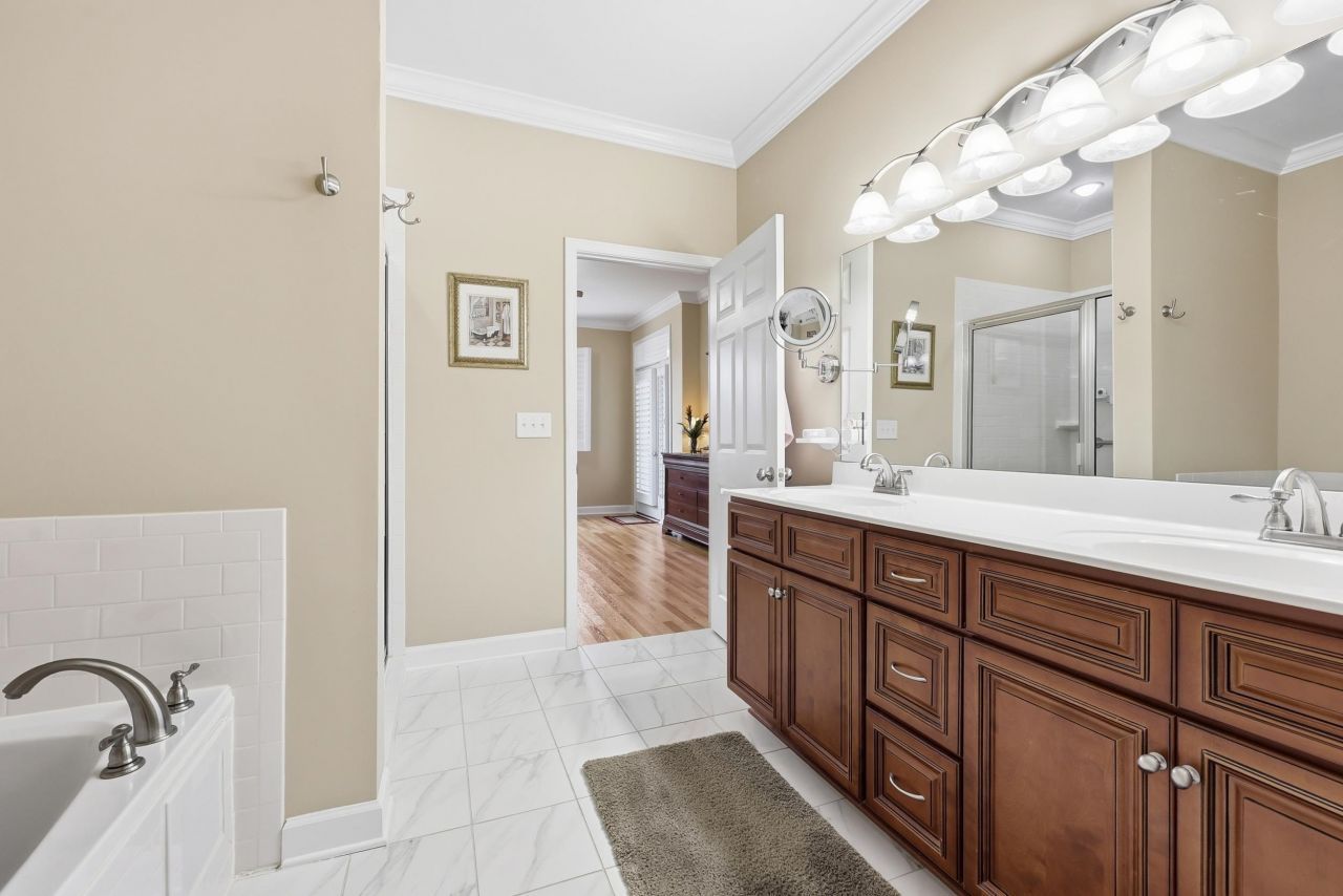 122 Oyster Bay Dr. Photo 29