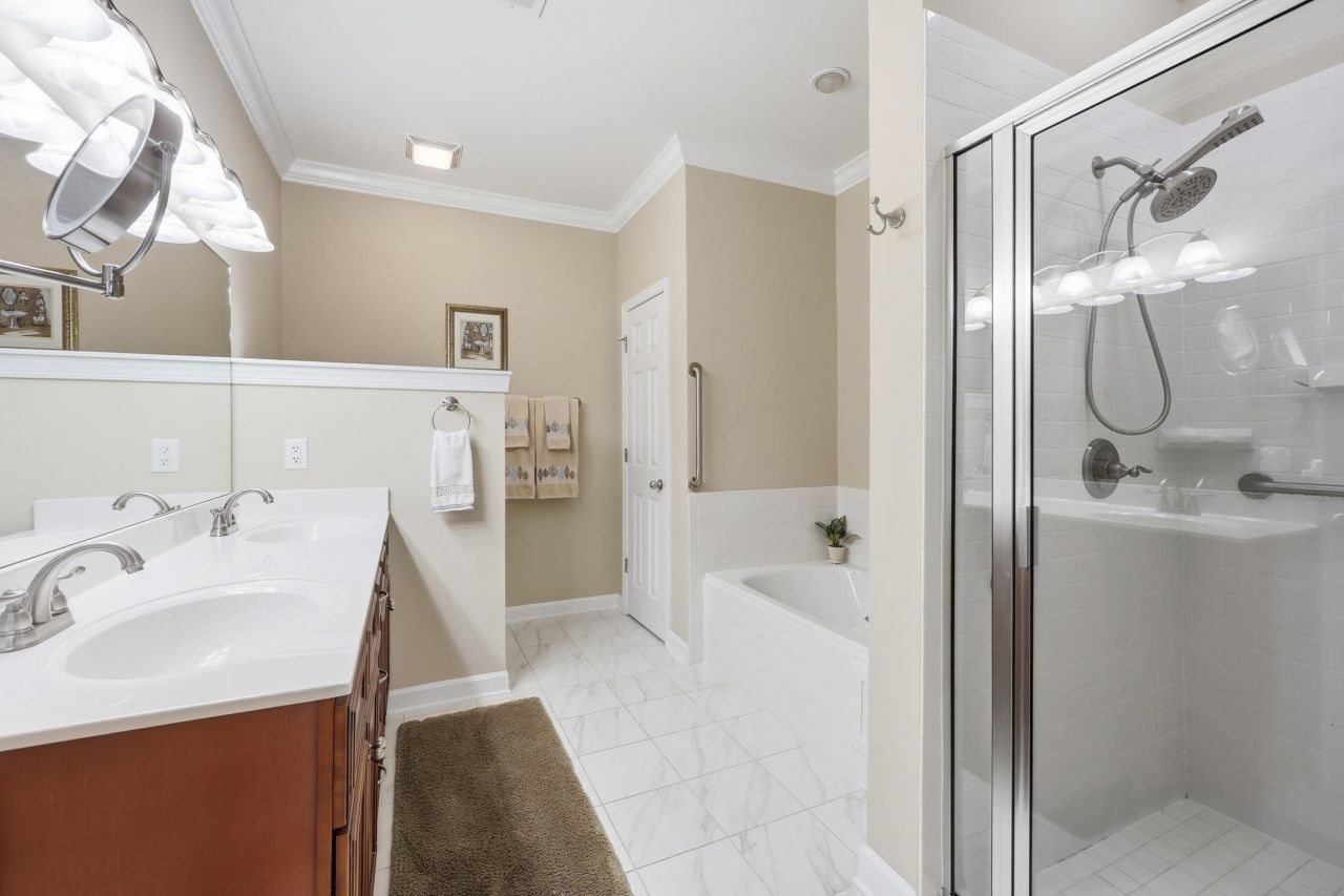 122 Oyster Bay Dr. Photo 30