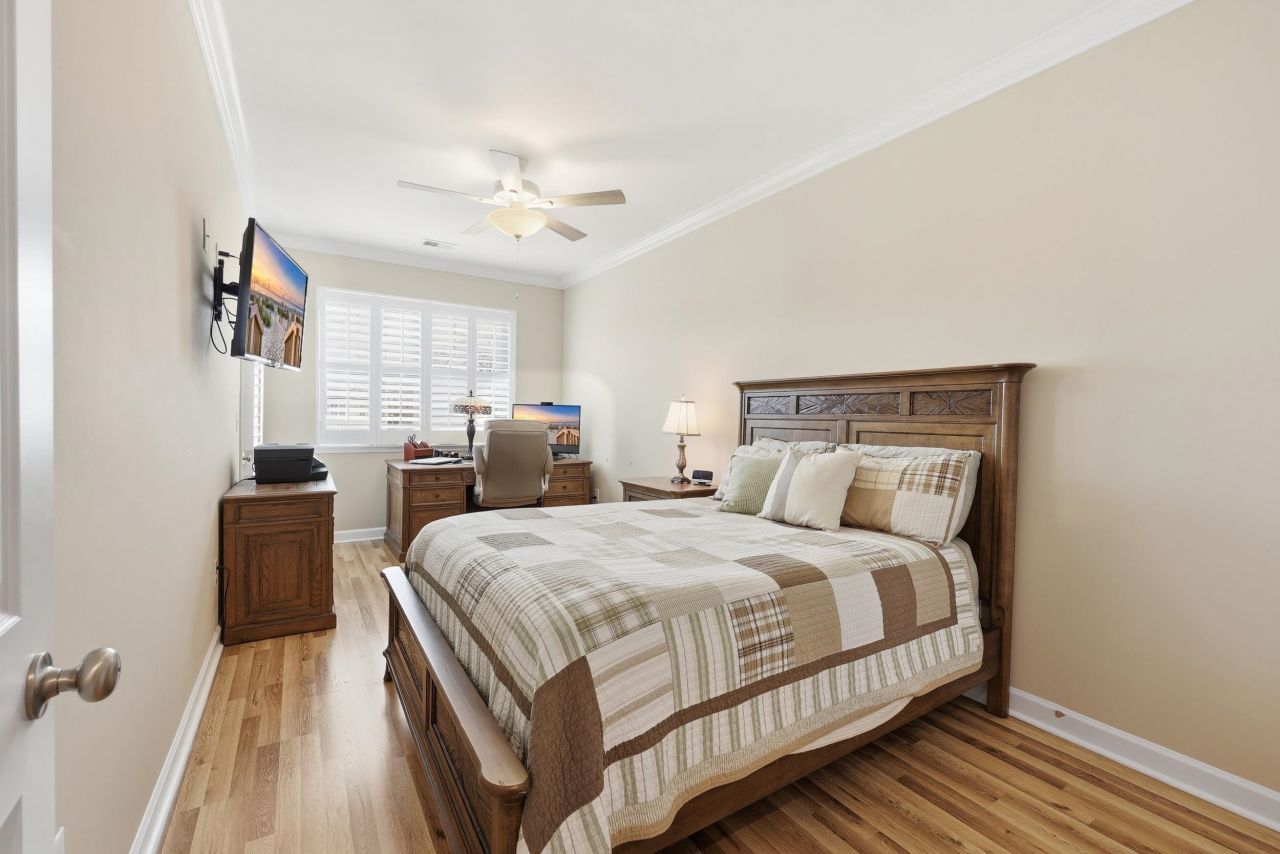 122 Oyster Bay Dr. Photo 32