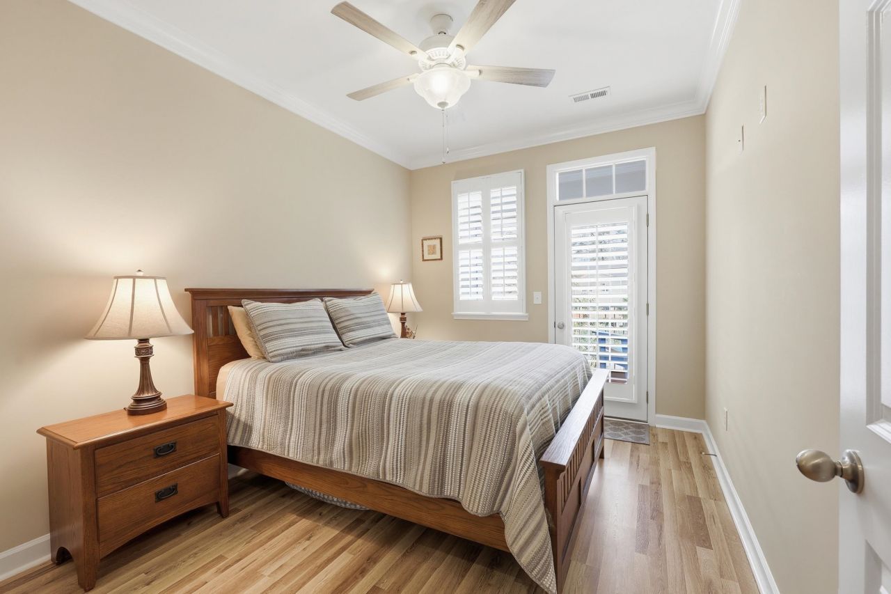 122 Oyster Bay Dr. Photo 35