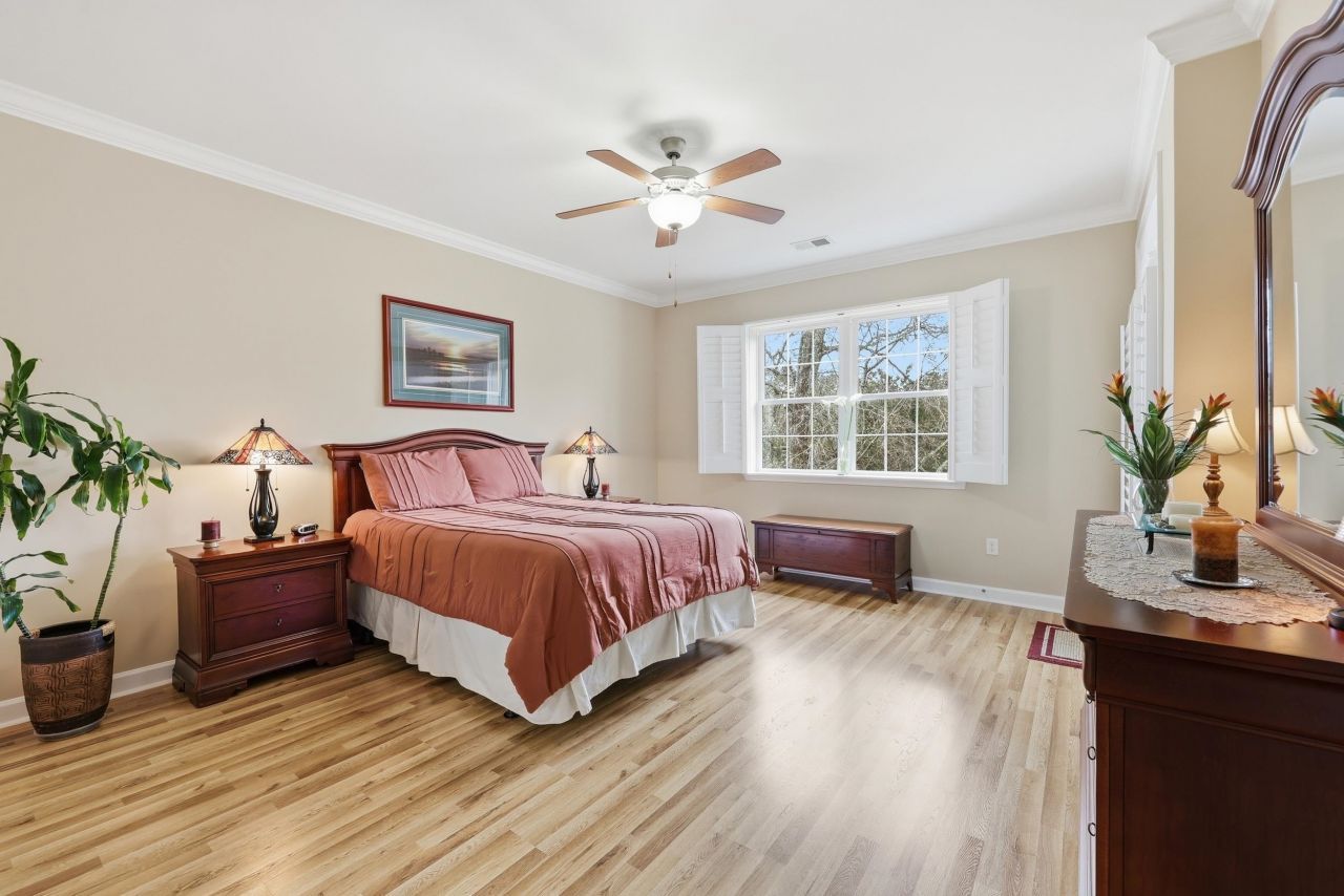 122 Oyster Bay Dr. Photo 37