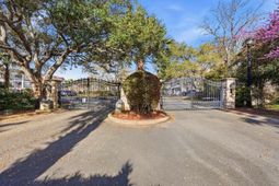 122 Oyster Bay Dr. photo 4