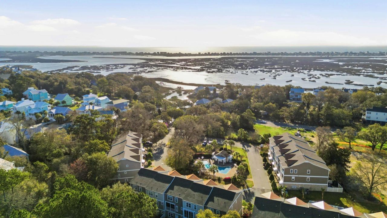 122 Oyster Bay Dr. Photo 6