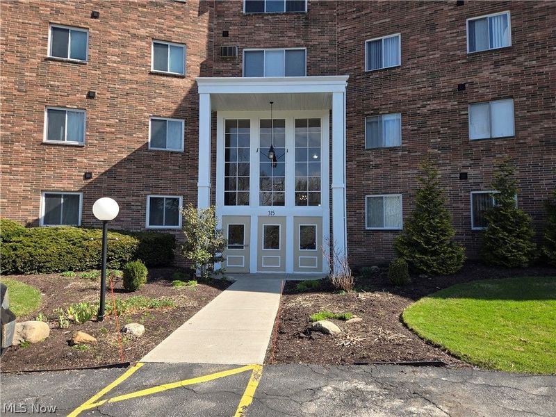 315 Solon Rd, Unit 309, Chagrin Falls, OH 44022 Photo 1