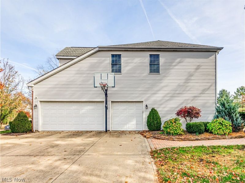 21821 Woodfield Trail, Strongsville, OH 44149 Photo 4