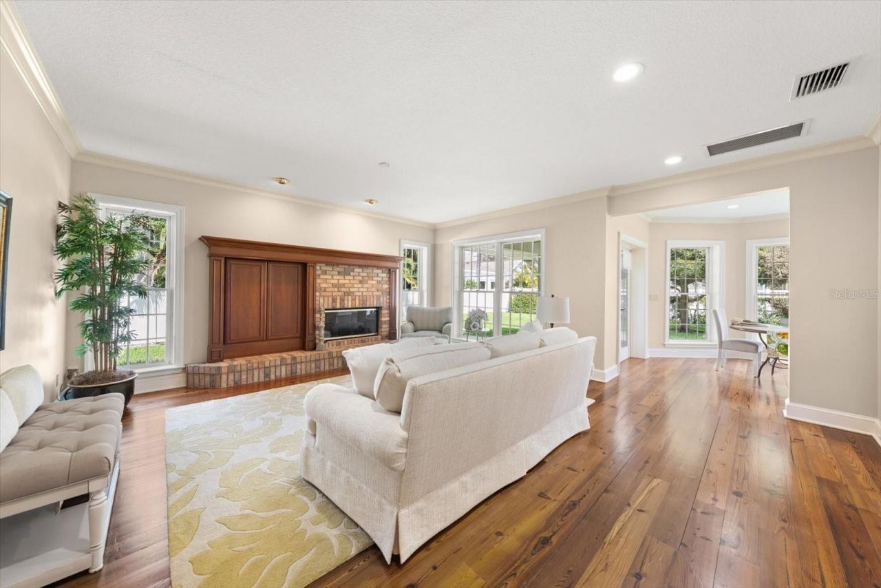 1205 Palm View Avenue, Belleair, FL 33756 Photo