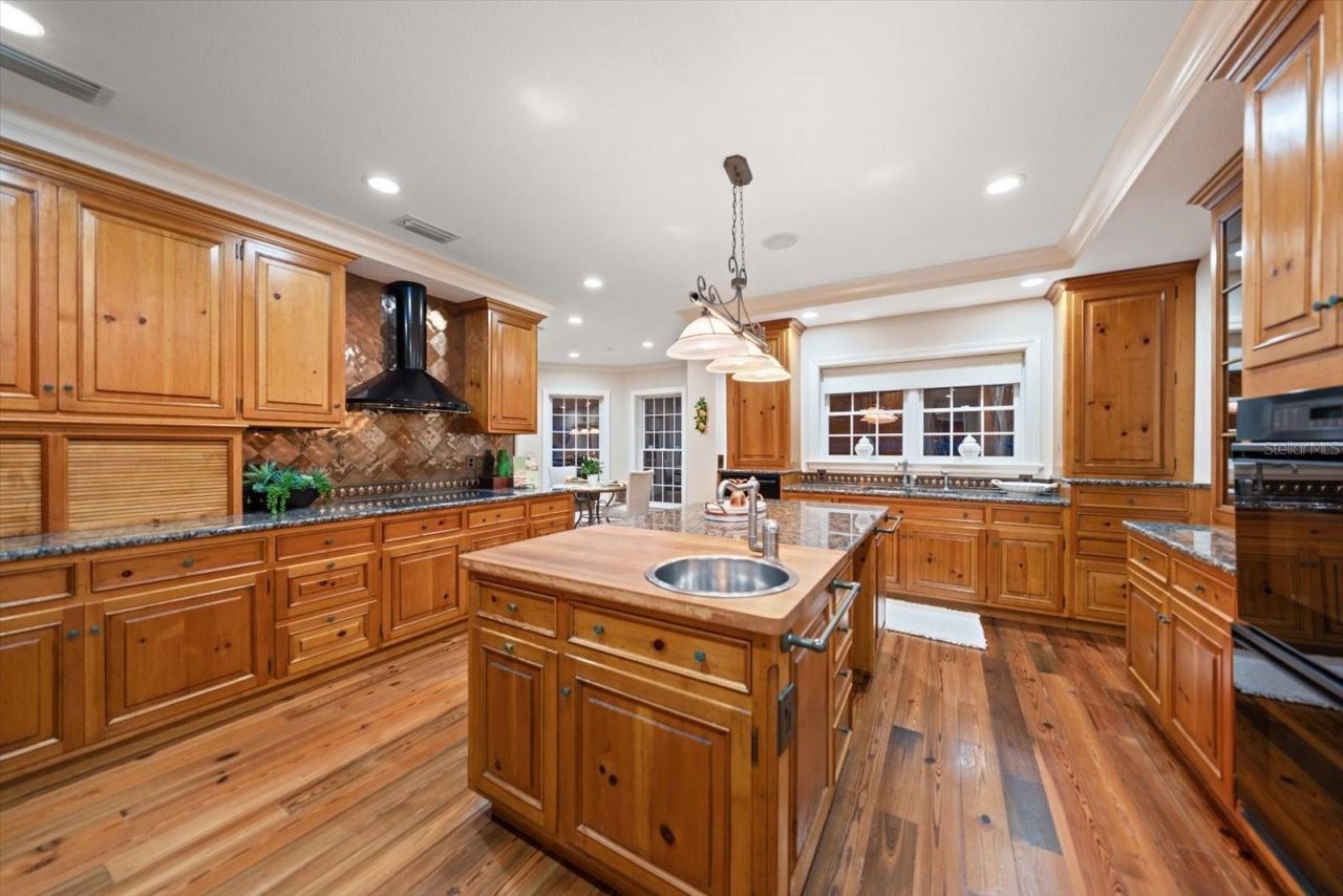 1205 Palm View Avenue, Belleair, FL 33756 Photo