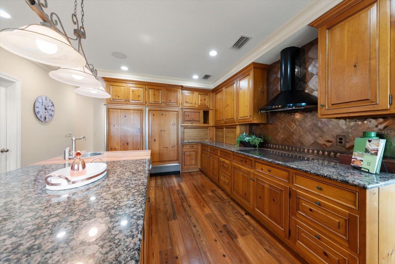 1205 Palm View Avenue, Belleair, FL 33756 Photo