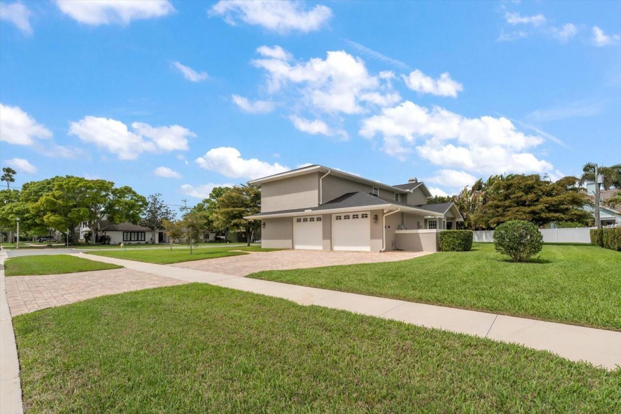 1205 Palm View Avenue, Belleair, FL 33756 Photo