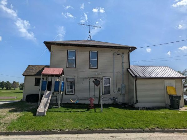 8 SW 6th Avenue, Waukon, IA 52172
