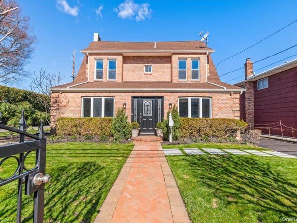 348 Mulry Lane , Lawrence, NY 11559