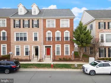 42496 LEGACY PARK DRIVE, BRAMBLETON, VA 20148