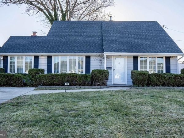 11 JESTER LANE, LEVITTOWN, PA 19055