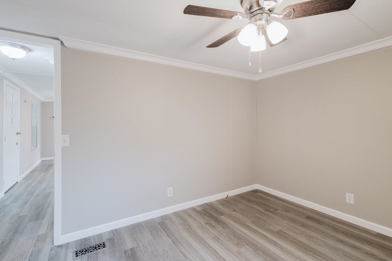 1500 Highway 15 Photo 11