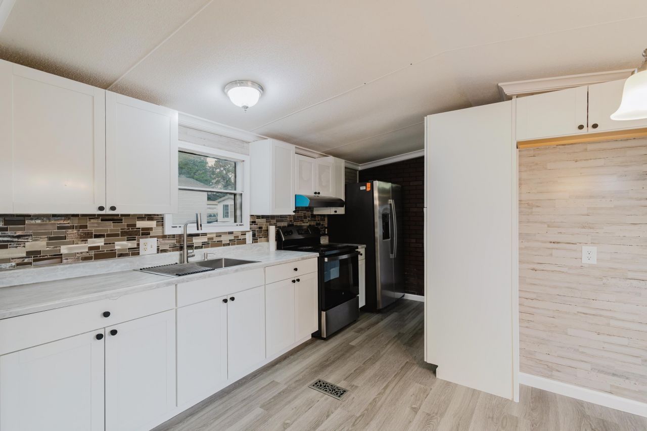 1500 Highway 15 Photo 16