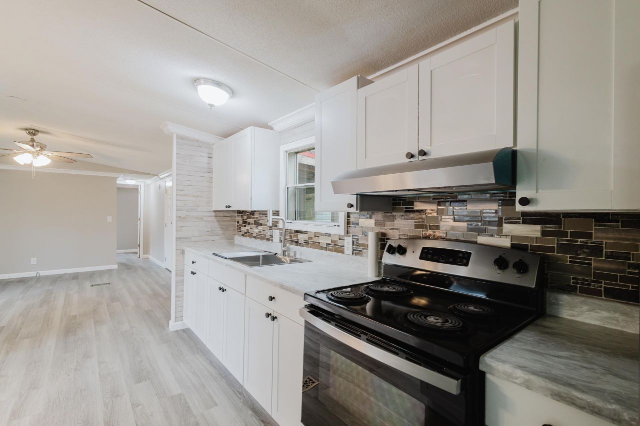 1500 Highway 15 Photo 17