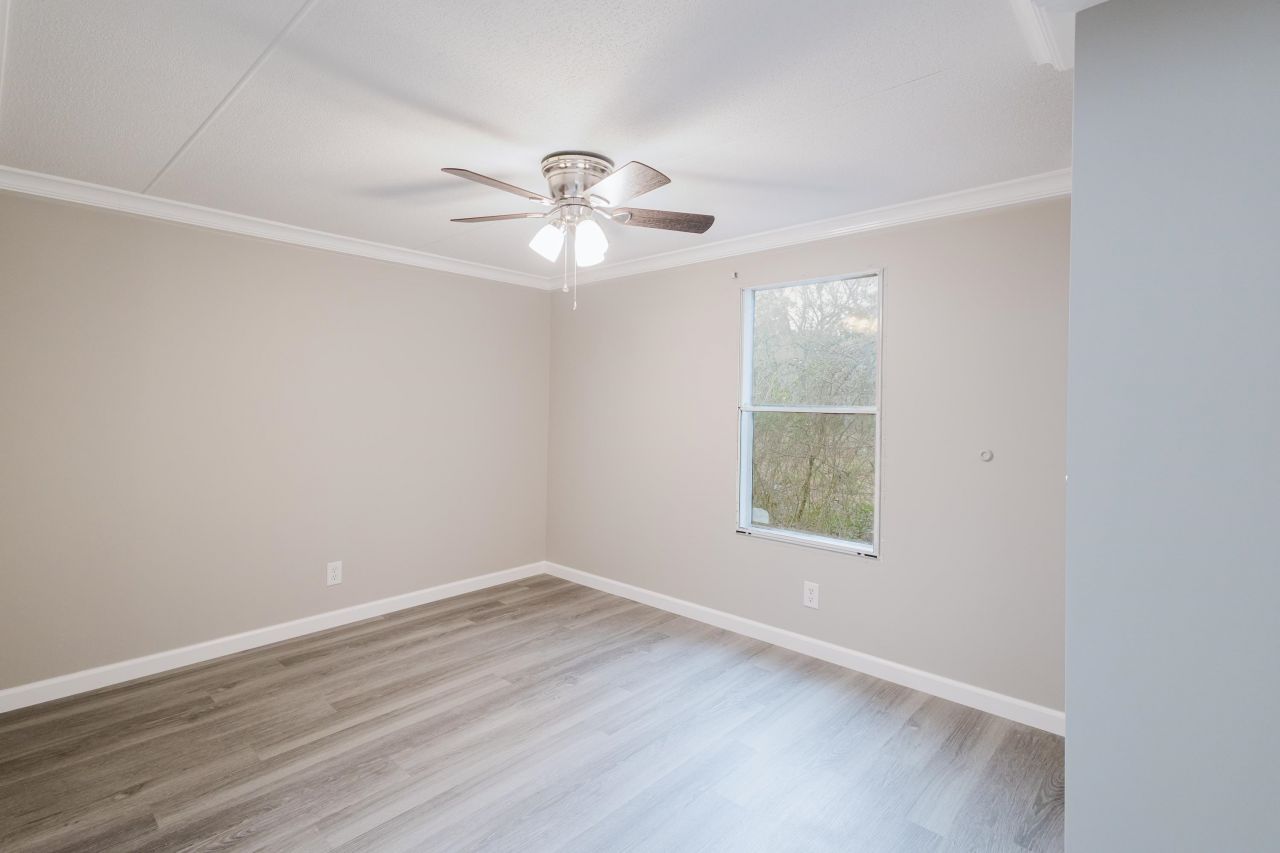 1500 Highway 15 Photo 8