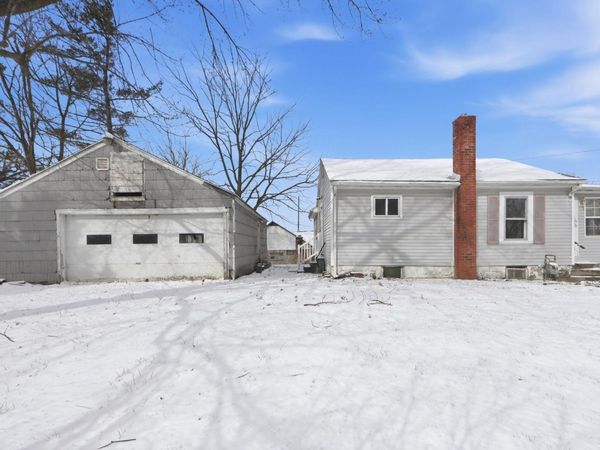1537 W Till Road, Fort Wayne, IN 46825