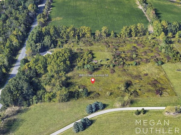 3880 Cherry Lane Avenue SE, Ada, MI 49301