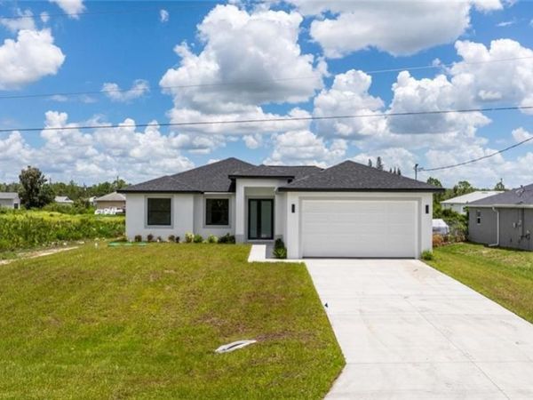 420 Yolanda ST , LEHIGH ACRES, FL 33972