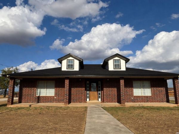 513 State Highway 123, Stockdale, TX 78160