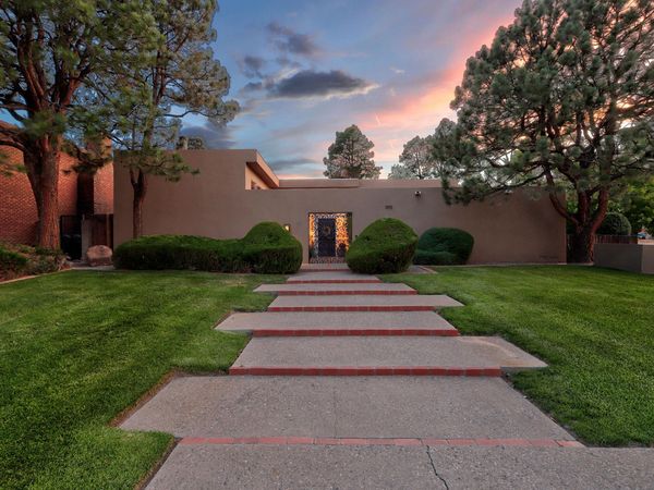 1815 Princeton Drive NE, Albuquerque, NM 87106