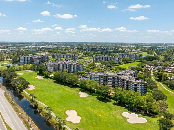 1000 E Saint Charles Pl, Unit 519, Pembroke Pines, FL 33026