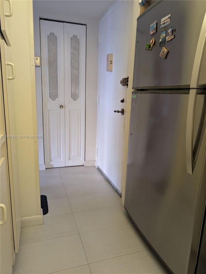 1000 E Saint Charles Pl, Unit 519, Pembroke Pines, FL 33026 Photo