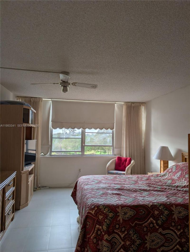 1000 E Saint Charles Pl, Unit 519, Pembroke Pines, FL 33026 Photo