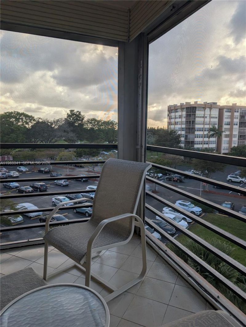 1000 E Saint Charles Pl, Unit 519, Pembroke Pines, FL 33026 Photo