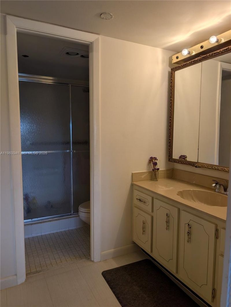 1000 E Saint Charles Pl, Unit 519, Pembroke Pines, FL 33026 Photo