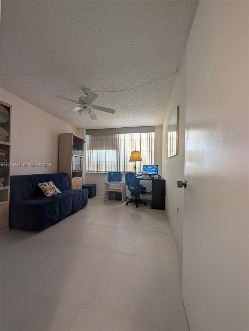 1000 E Saint Charles Pl, Unit 519, Pembroke Pines, FL 33026 Photo