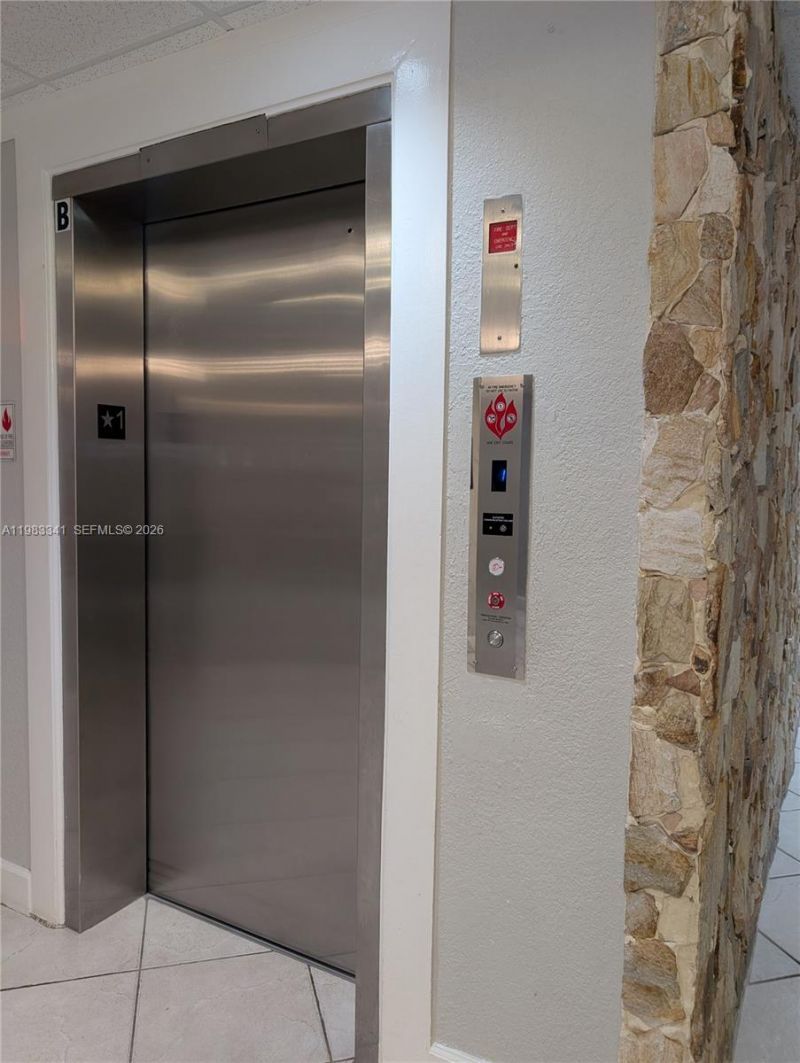 1000 E Saint Charles Pl, Unit 519, Pembroke Pines, FL 33026 Photo