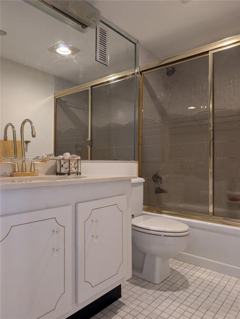 1000 E Saint Charles Pl, Unit 519, Pembroke Pines, FL 33026 Photo