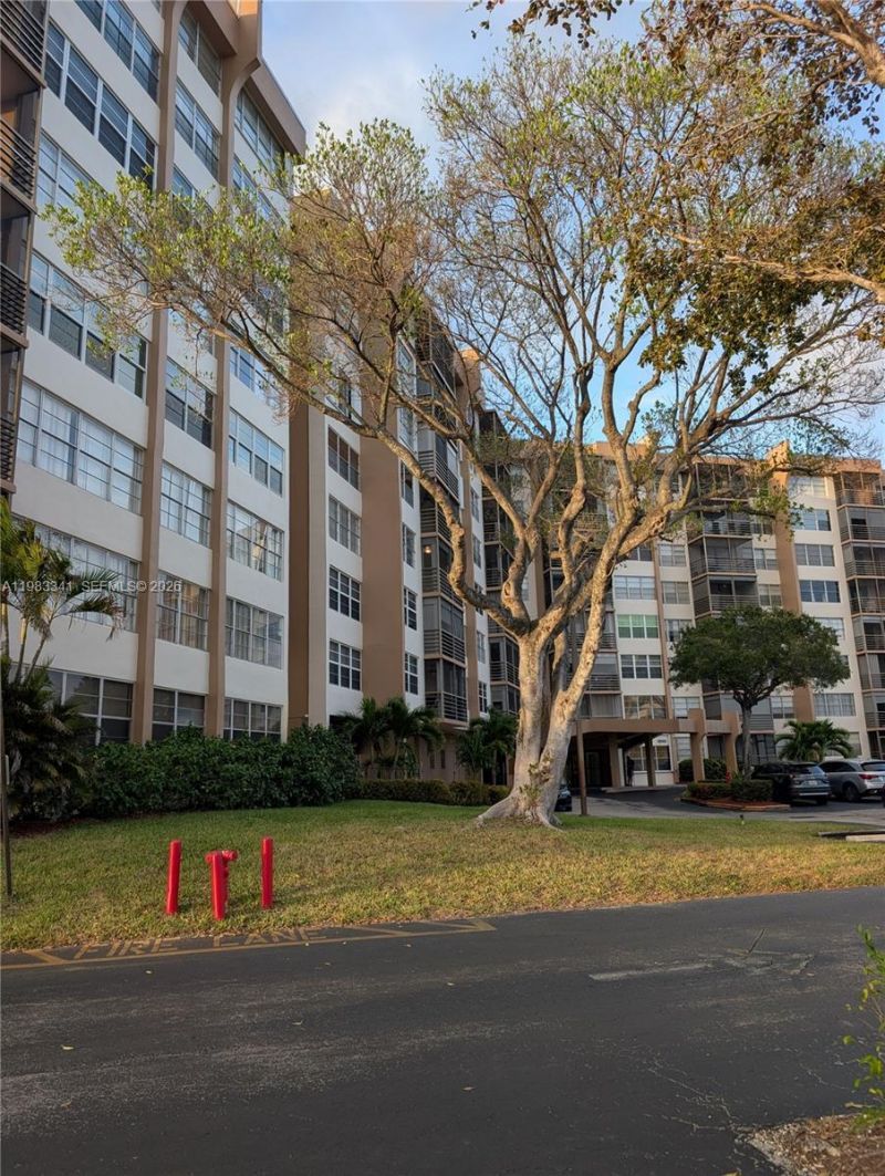 1000 E Saint Charles Pl, Unit 519, Pembroke Pines, FL 33026 Photo