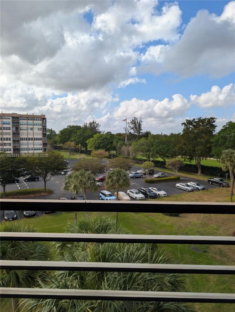 1000 E Saint Charles Pl, Unit 519, Pembroke Pines, FL 33026 Photo